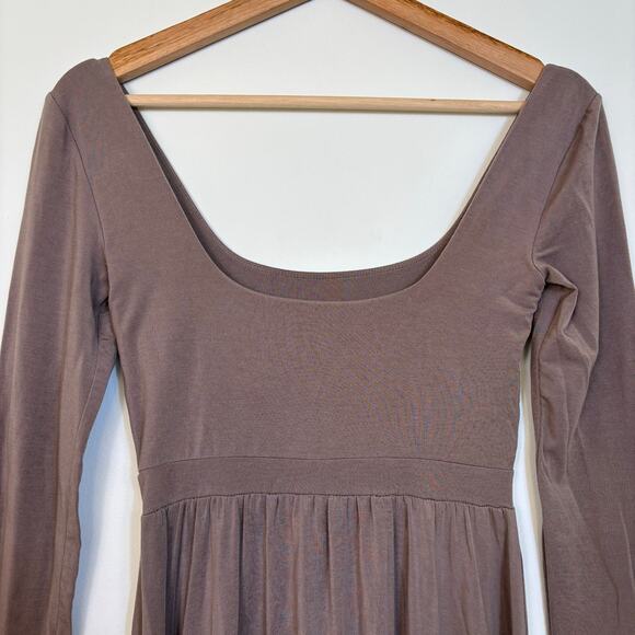 Aritzia Wilfred Market LongSleeve Slit Midi Dress Size XS Taupe Square Neck Fall - Picture 5 of 12